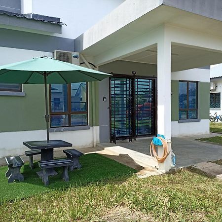 Aisya Homestay Bajet Karak Setia Екстериор снимка