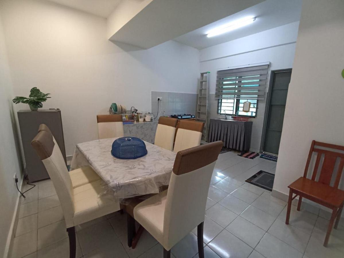 Aisya Homestay Bajet Karak Setia Екстериор снимка